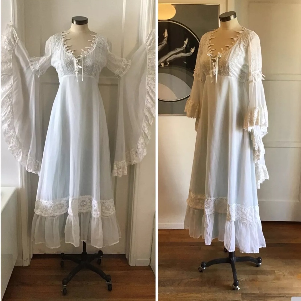 Vintage 70s White Bell Angel Sleeve Cottagecore Boho Bridal Dress